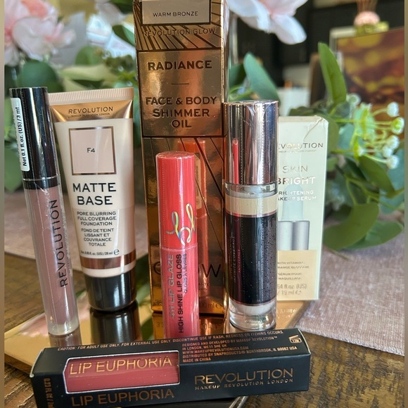 Revolution 7 Piece Beauty Kit - Picture 1 of 5